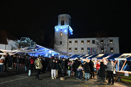 V Ormožu so zažarele praznične luči in odprla se je Severolandija